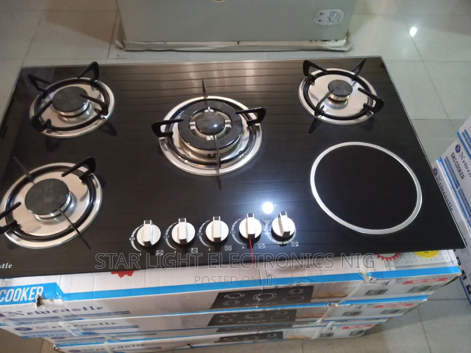 4 Gas Burners and 1 Electric