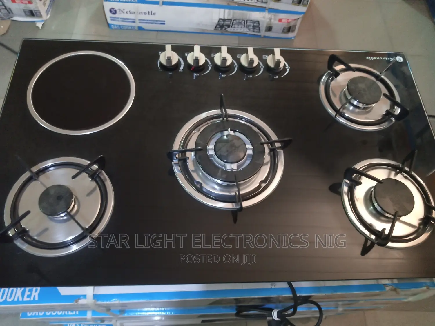 4 Gas Burners and 1 Electric