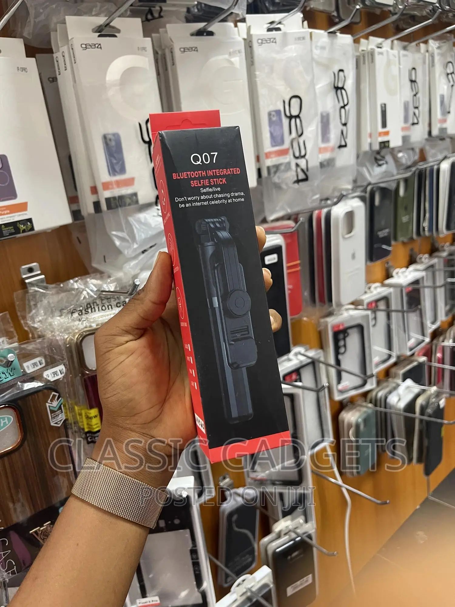 Q07 Bluetooth Integrated Selfie Stick With Light And Remote
