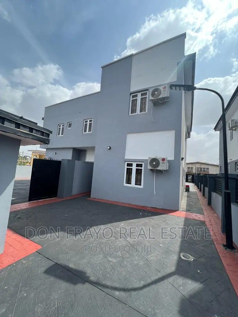 3 Beds Apartment Self Compound in Aare Avenue New Bodija