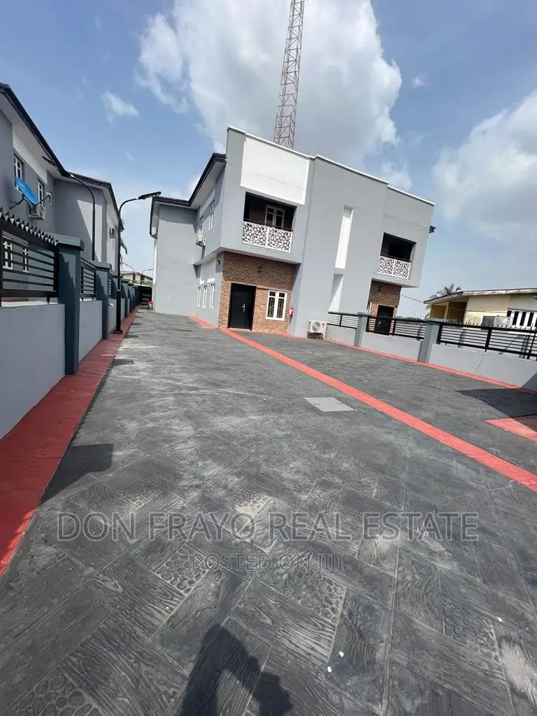 3 Beds Apartment Self Compound in Aare Avenue New Bodija