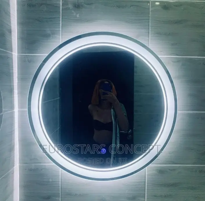 Round Shape Wall Mirror With Lights
