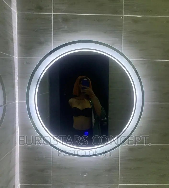 Round Shape Wall Mirror With Lights