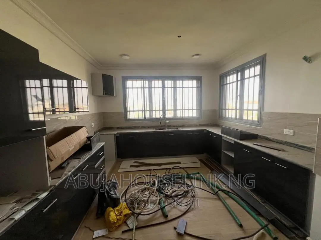 4bdrm Duplex in Guzape Abuja for sale