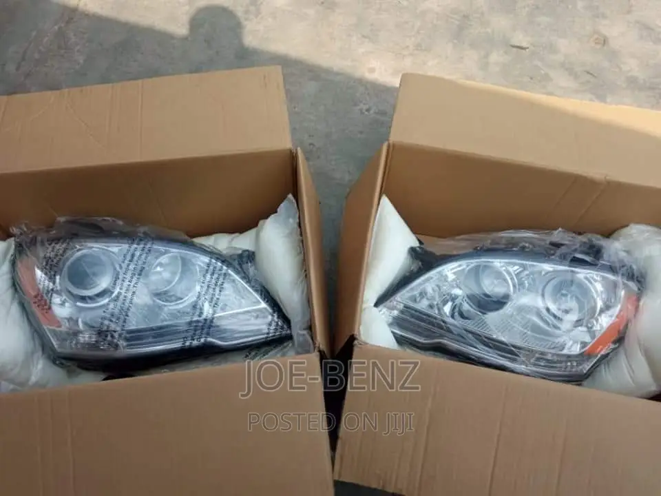 Ml350 2010 Set of Headlights