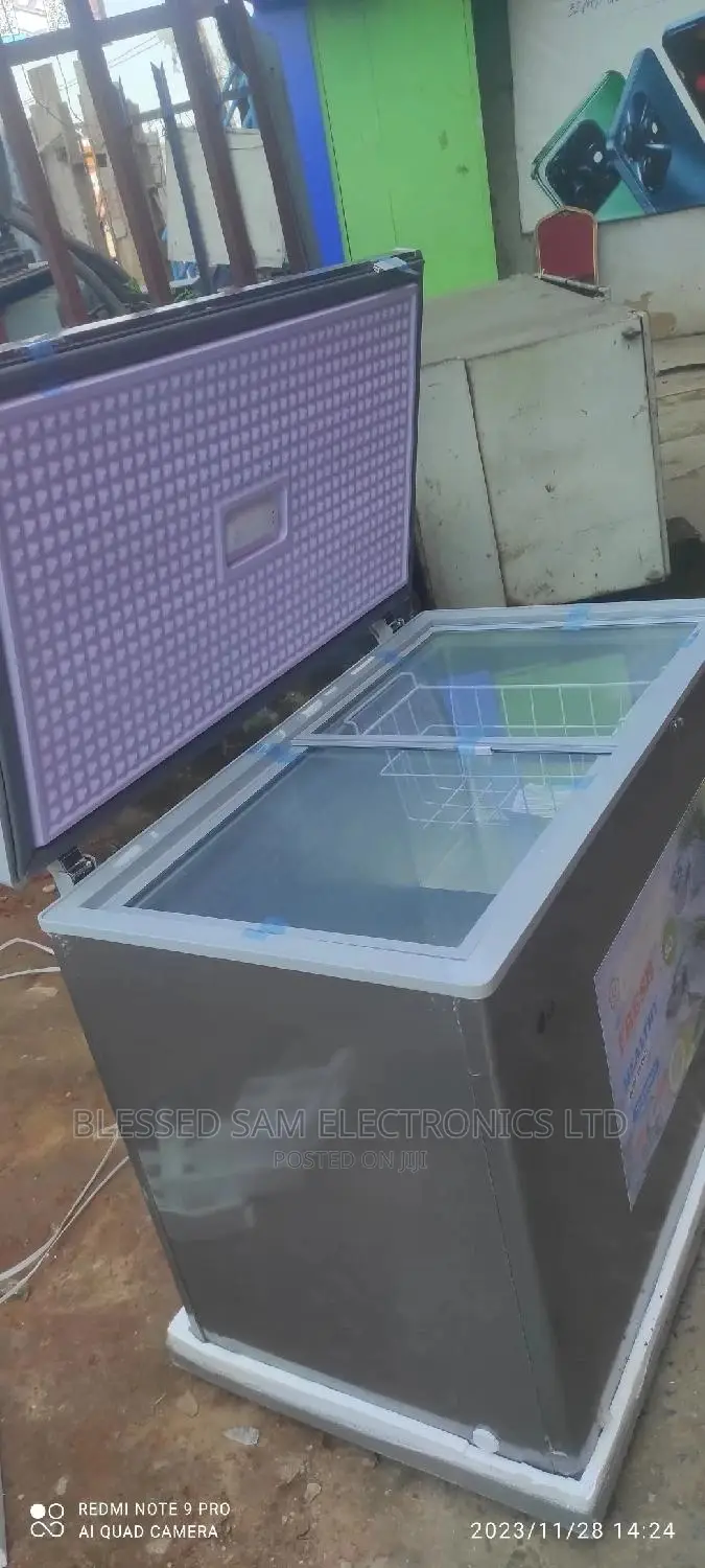 New Lg Chest Freezer 450l Fast Freezing Double Glass >2yrs