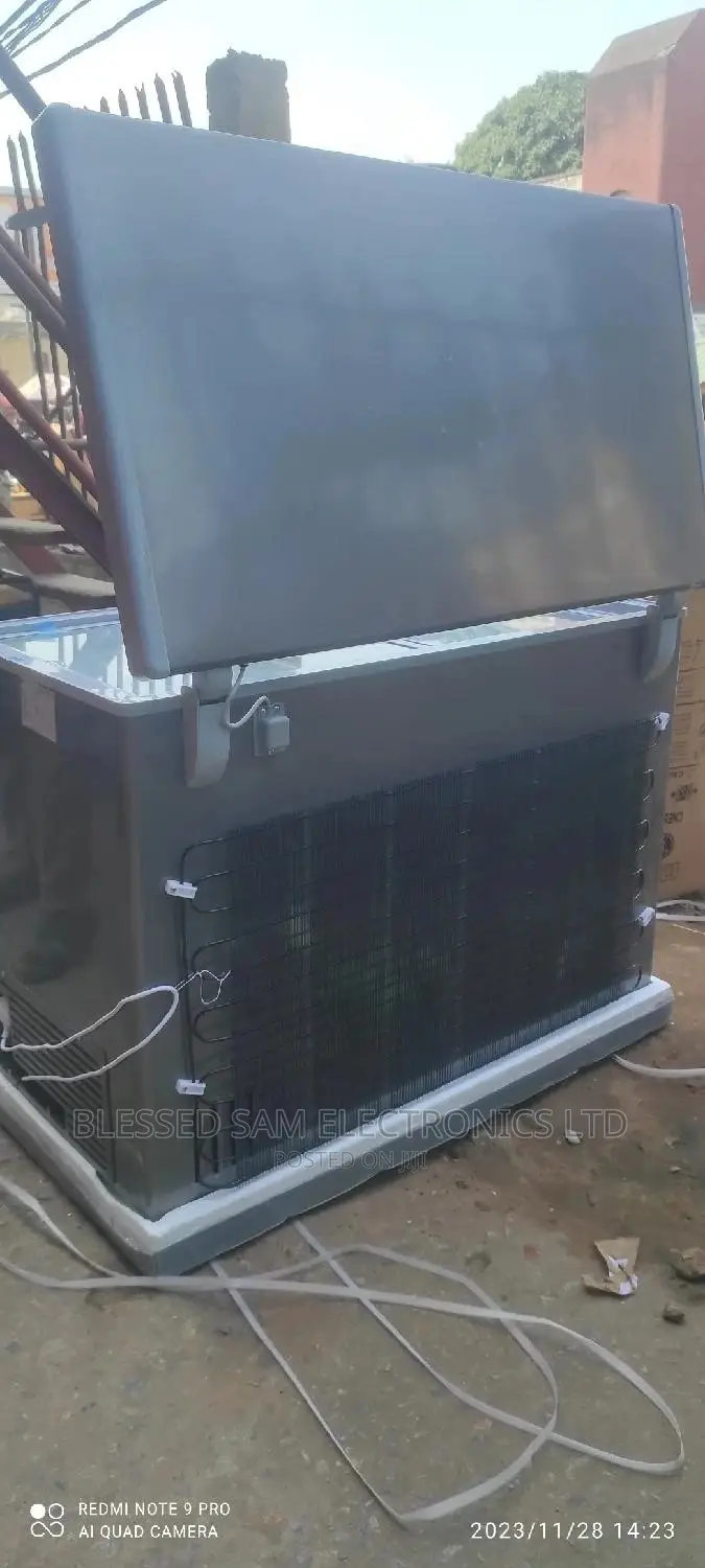 New Lg Chest Freezer 450l Fast Freezing Double Glass >2yrs