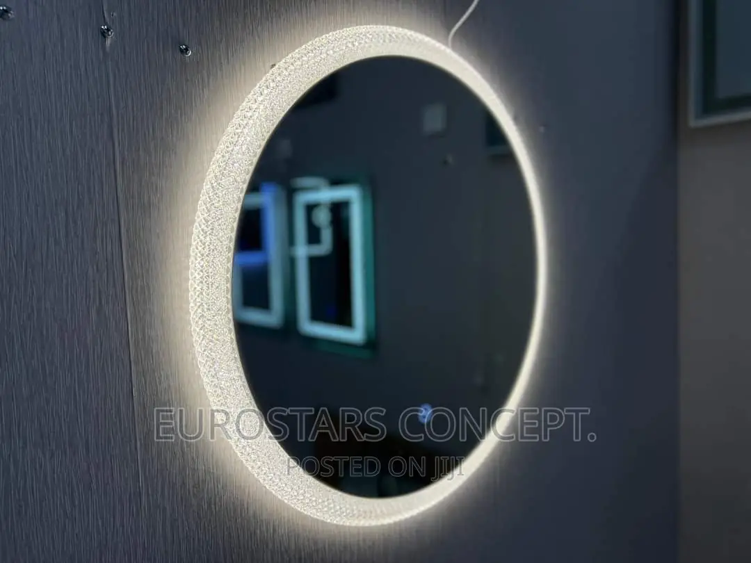 Round Luxury Mirror With 3 Lights