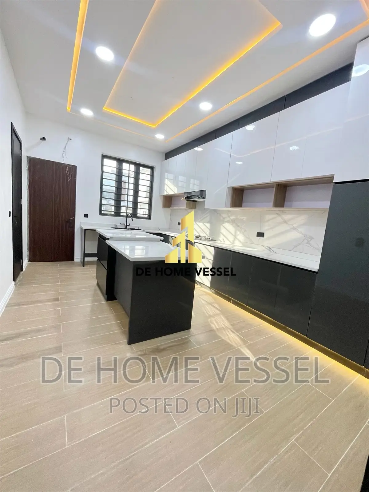 5bdrm Duplex in Ikota for sale