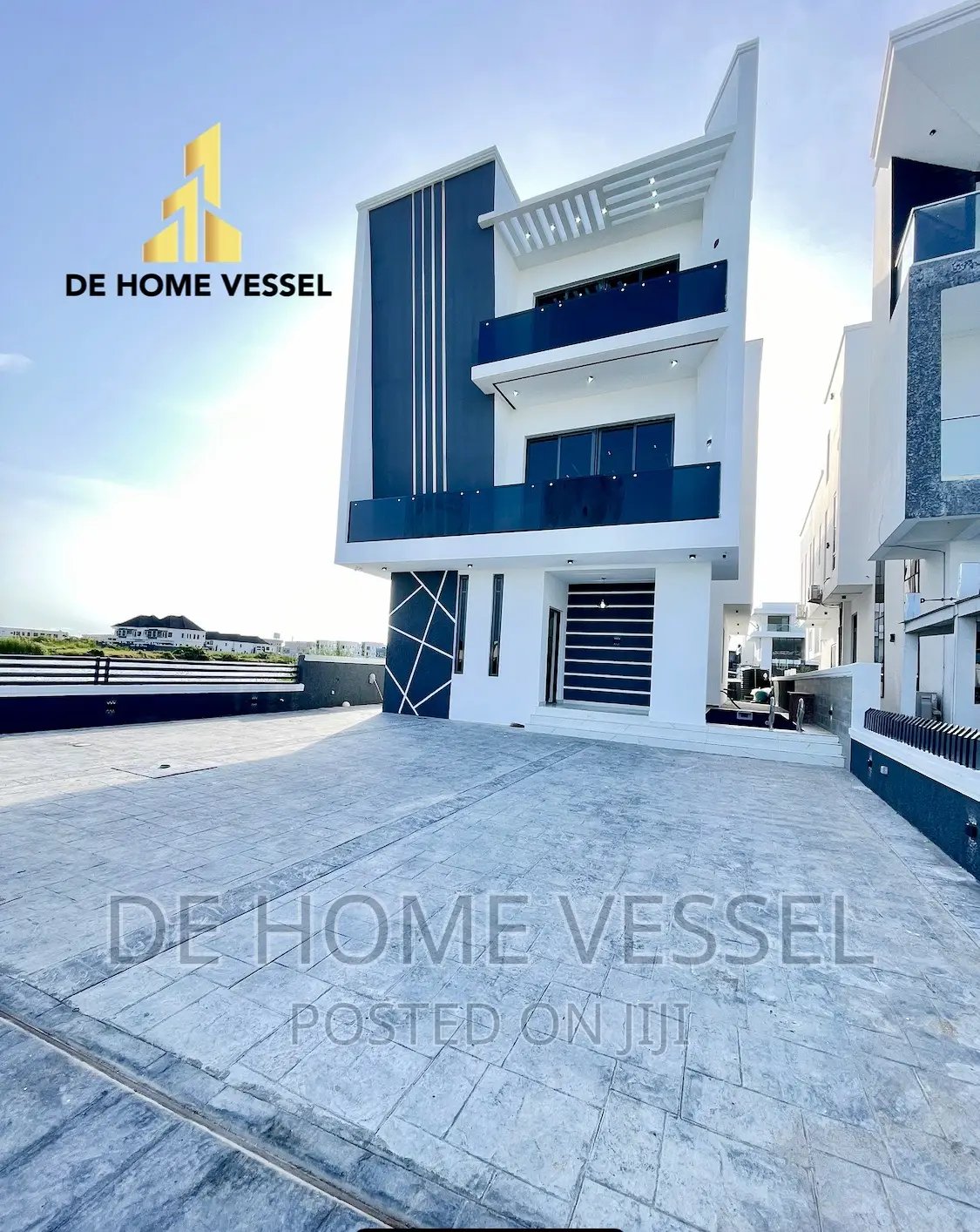5bdrm Duplex in Ikota for sale