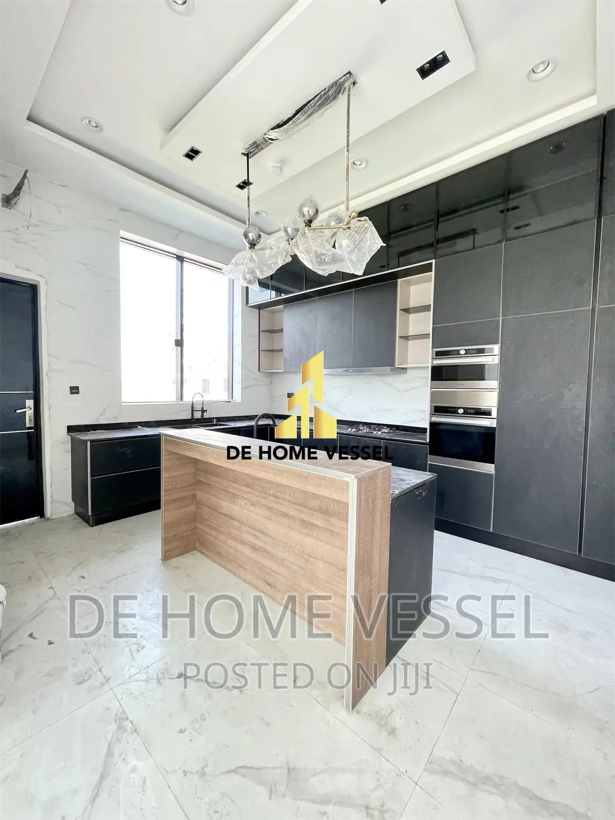 5bdrm Duplex in Osapa london for sale
