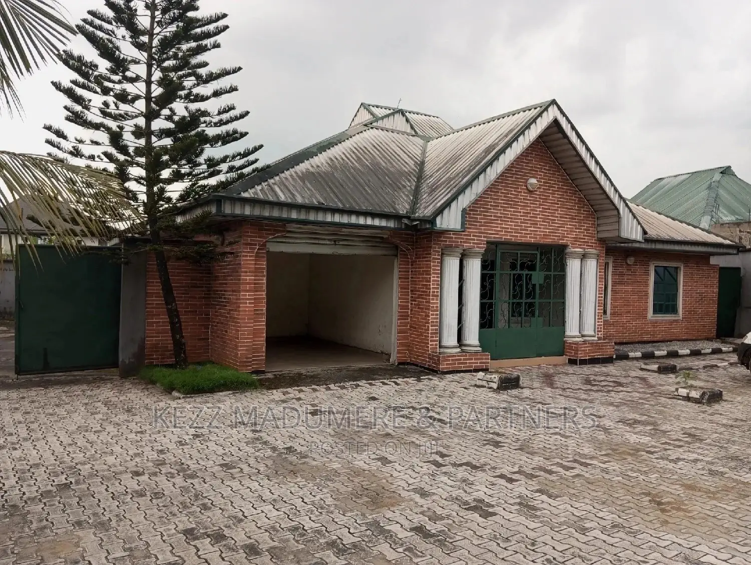 4bdrm Bungalow in Eliohani, Off, Port-Harcourt for sale