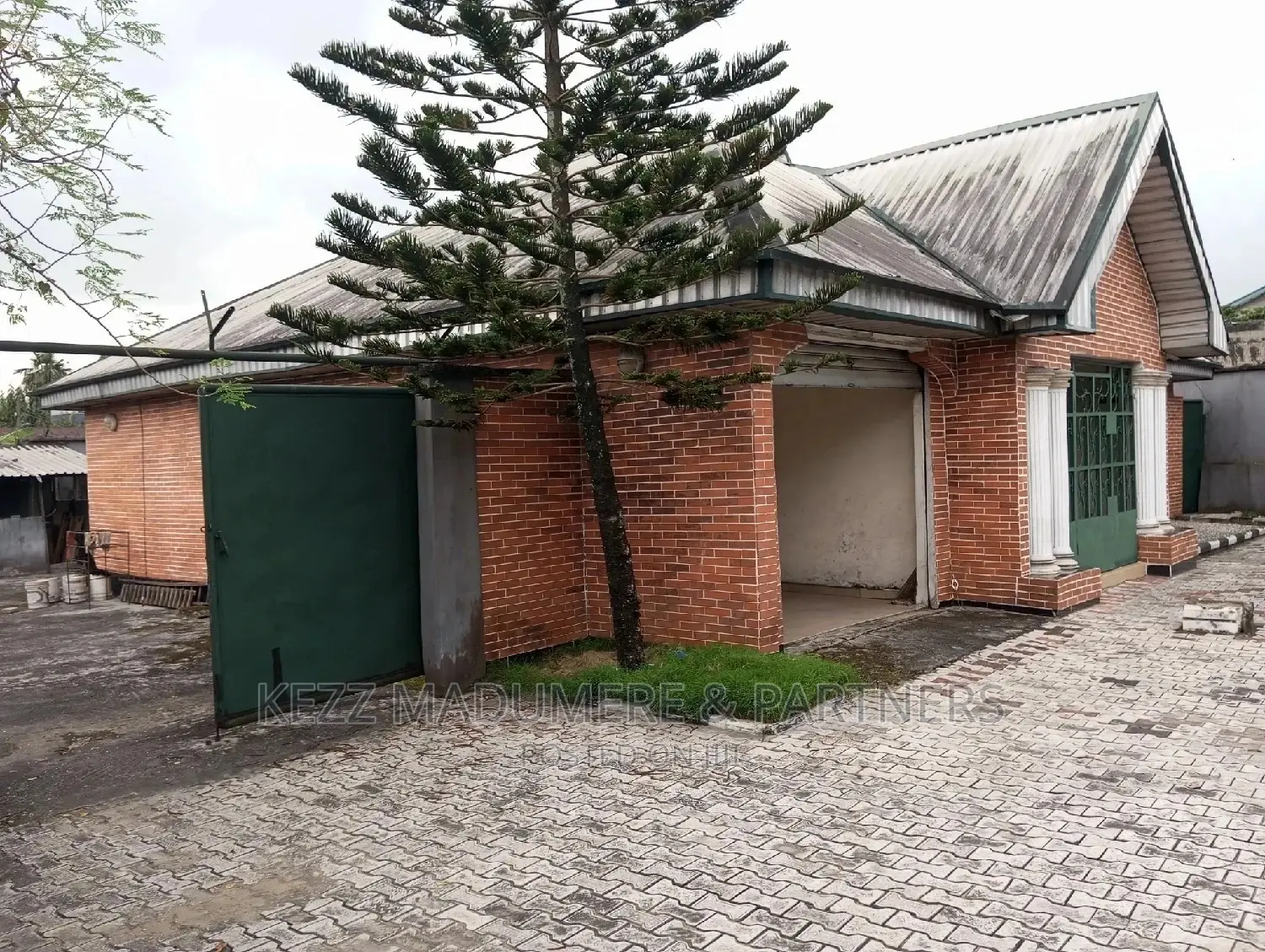 4bdrm Bungalow in Eliohani, Off, Port-Harcourt for sale