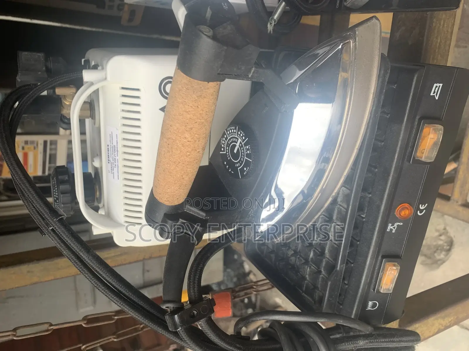 Heavy Duty Industrial Steam Iron for Laundry and Fashion