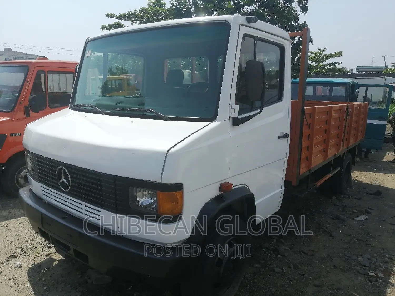 Benz 711 D Pickup 6 Tyres Foreign Used