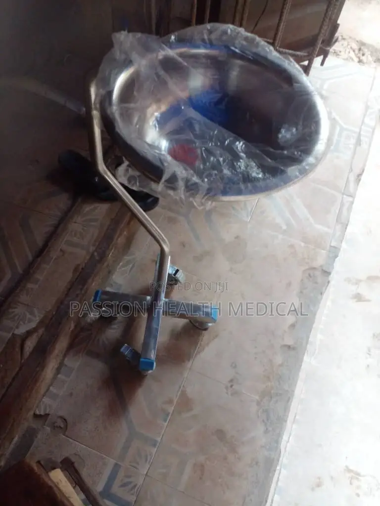 Bowl With Stand