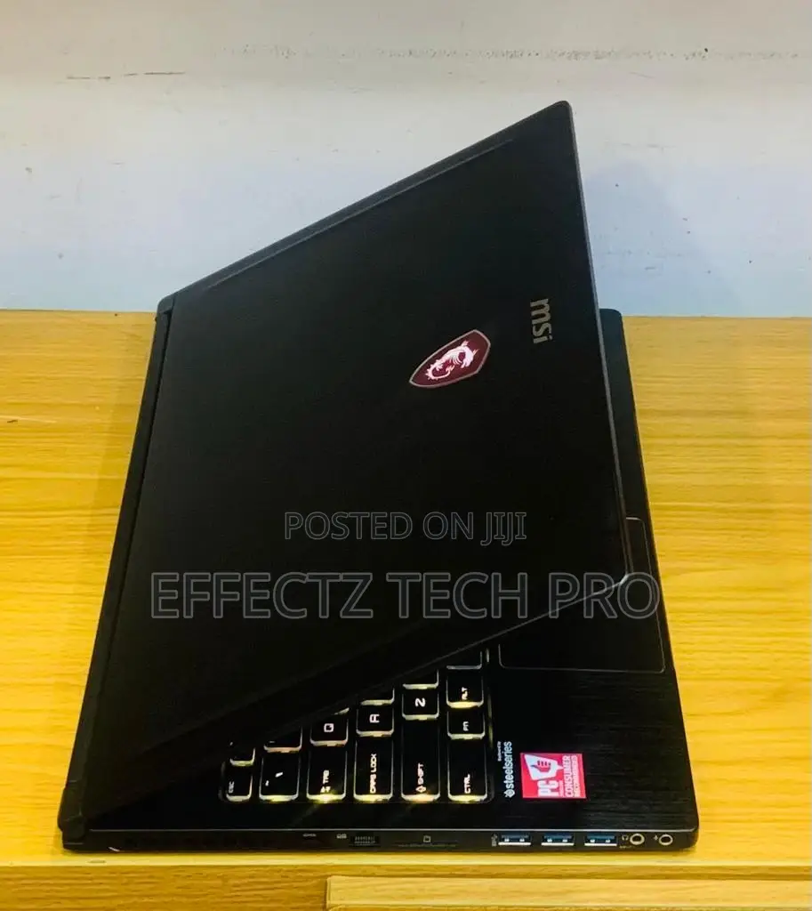 Laptop MSI GS63 Stealth 8RE 16GB Intel Core i7 SSD 512GB