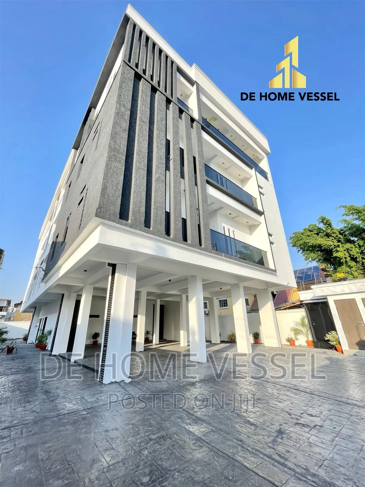 4bdrm Maisonette in Lekki Phase 1 for sale