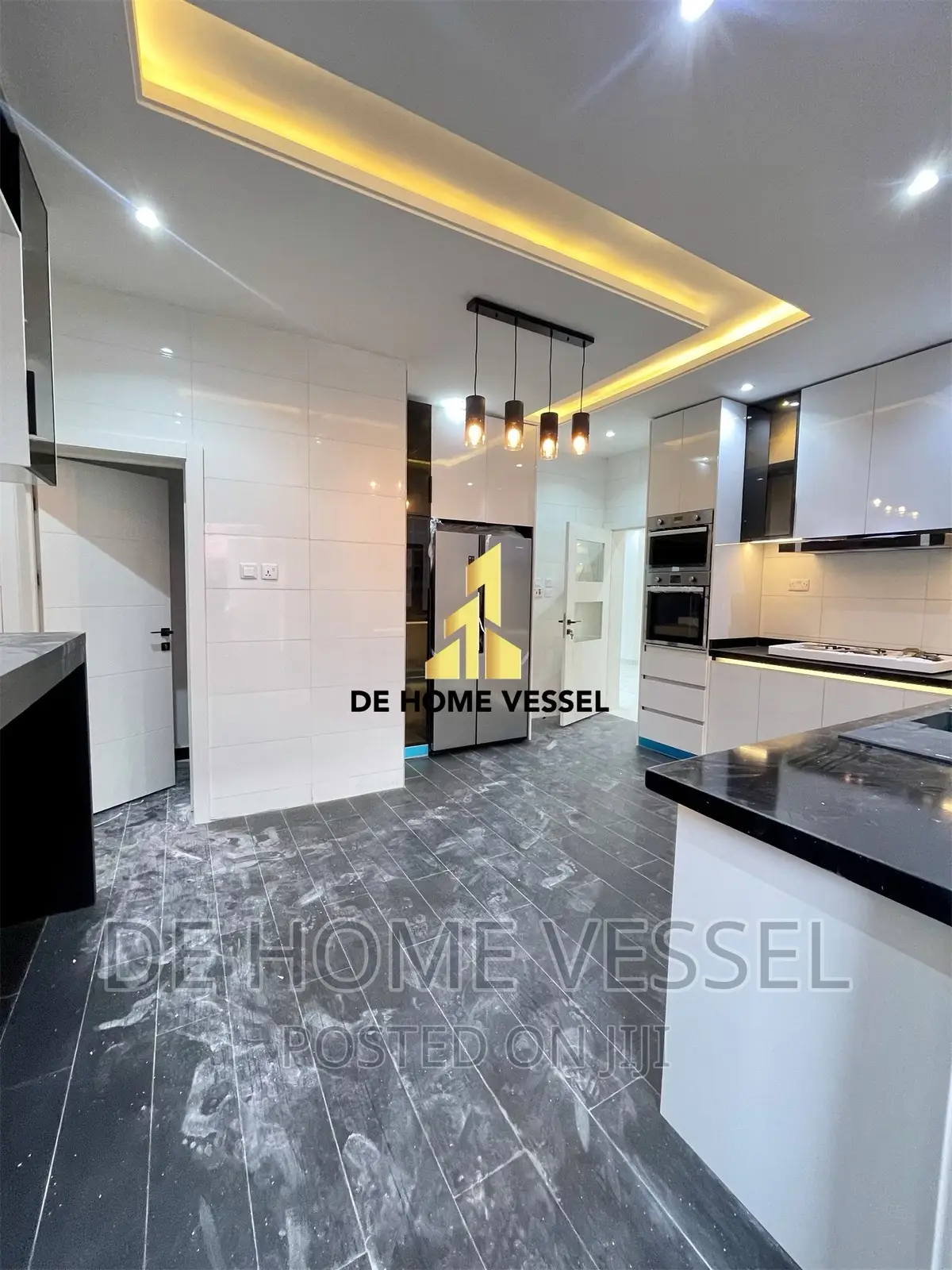 4bdrm Maisonette in Lekki Phase 1 for sale