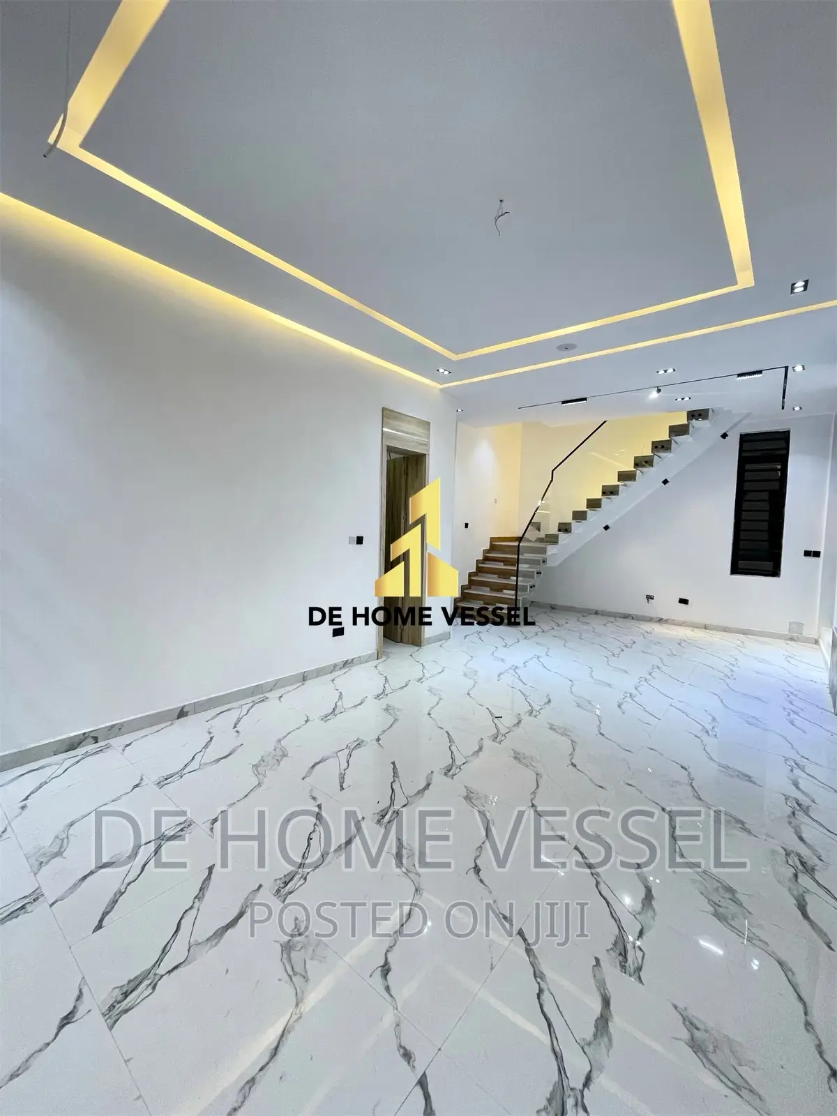 4bdrm Duplex in Chevron for sale