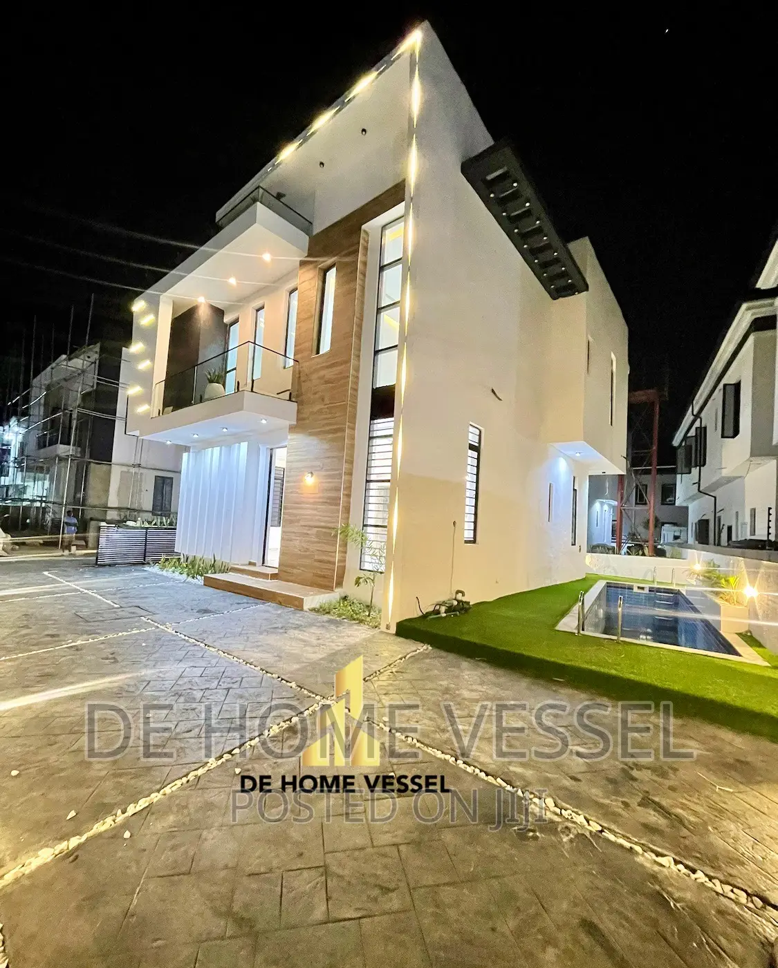 4bdrm Duplex in Chevron for sale