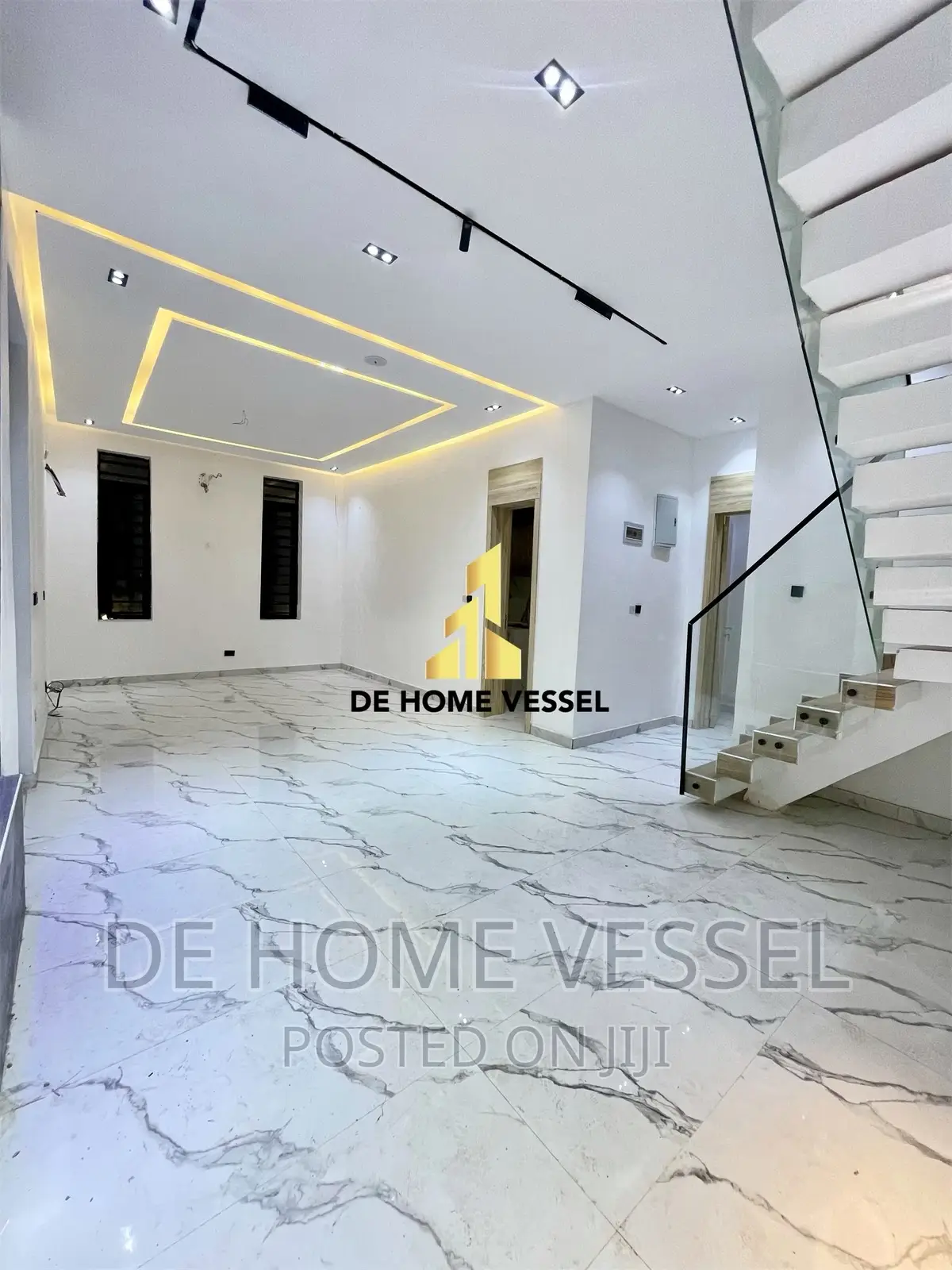 4bdrm Duplex in Chevron for sale