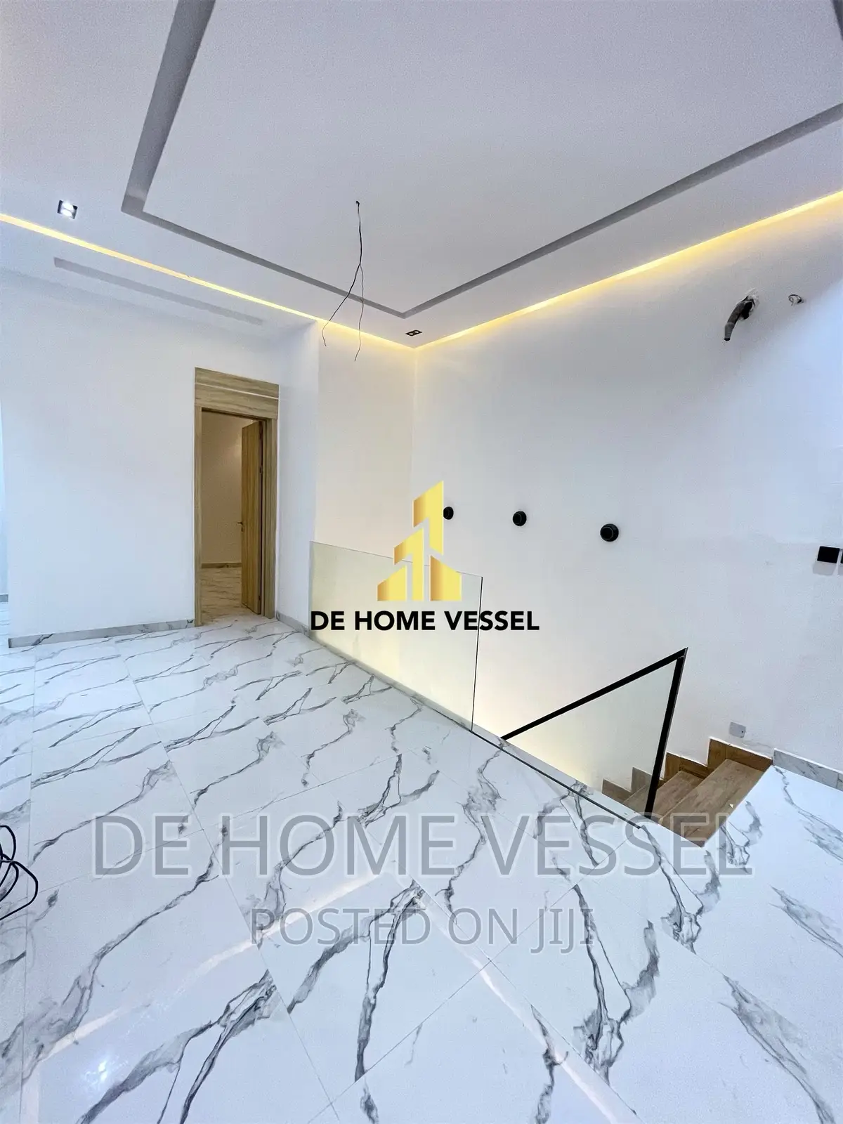 4bdrm Duplex in Chevron for sale