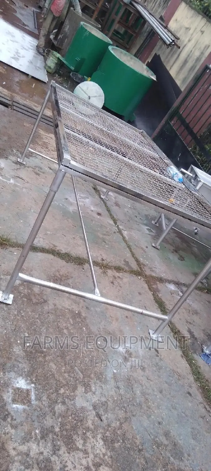 Drip Hanging Table for Chicken Processing.