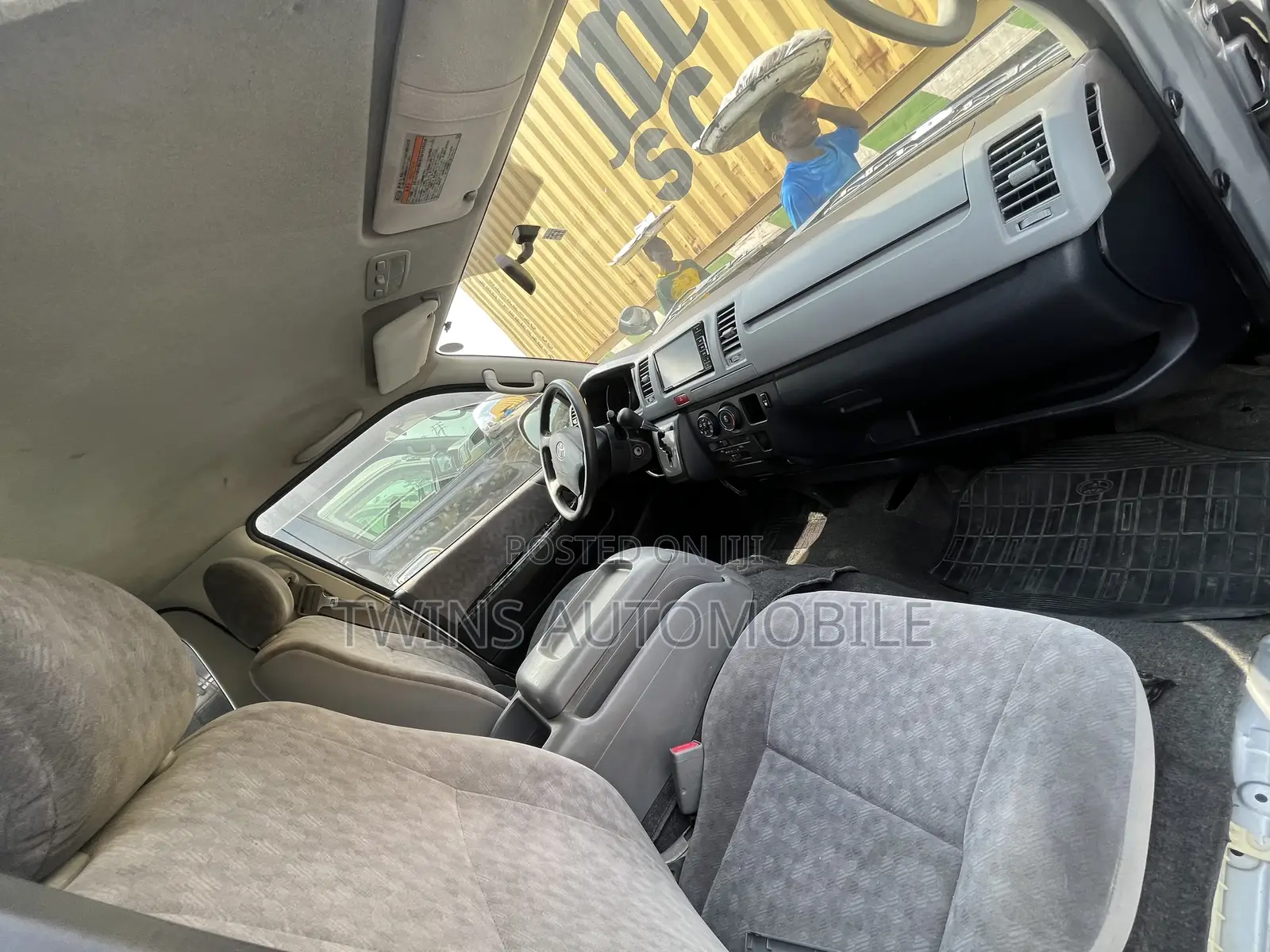 Toyota HiAce 2011 Silver