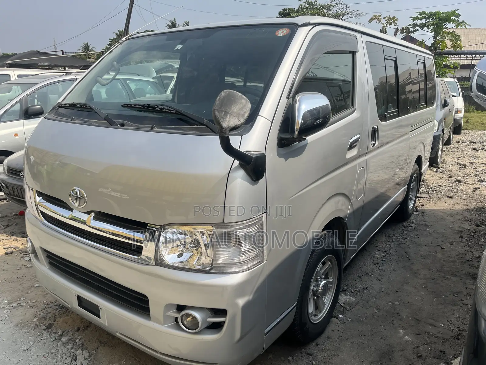 Toyota HiAce 2011 Silver