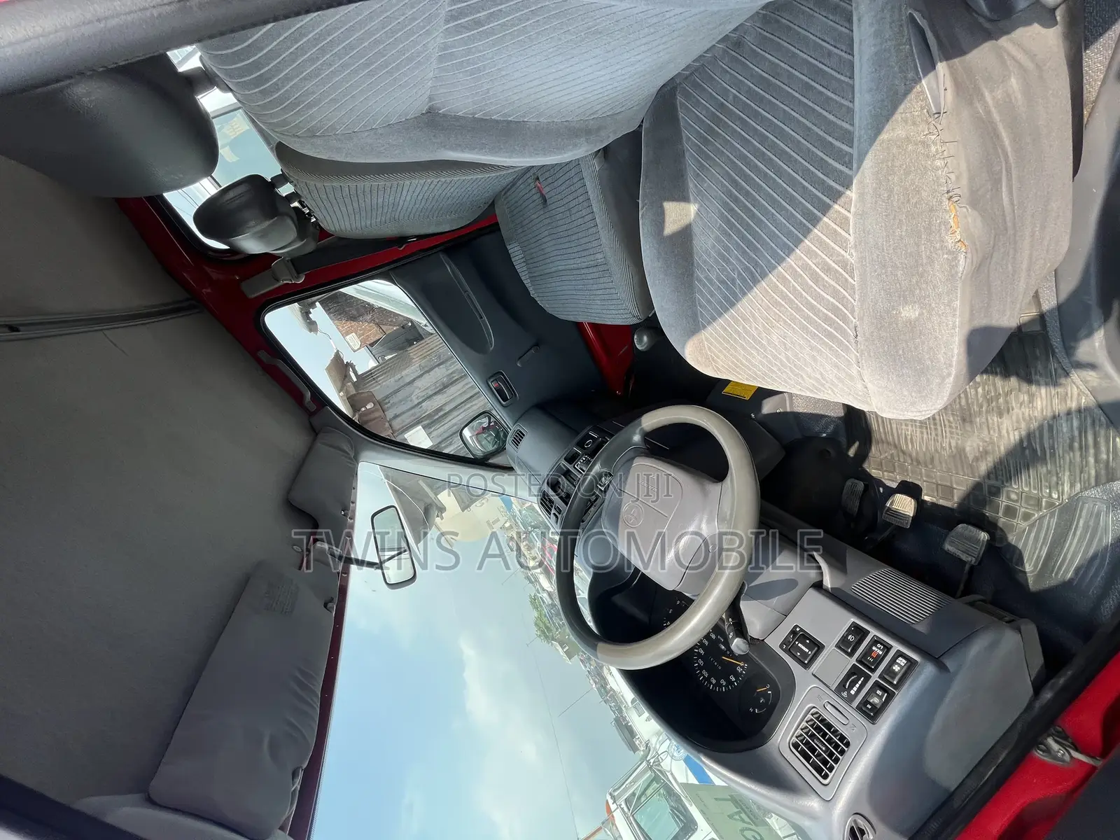 Toyota HiAce 2006 Red