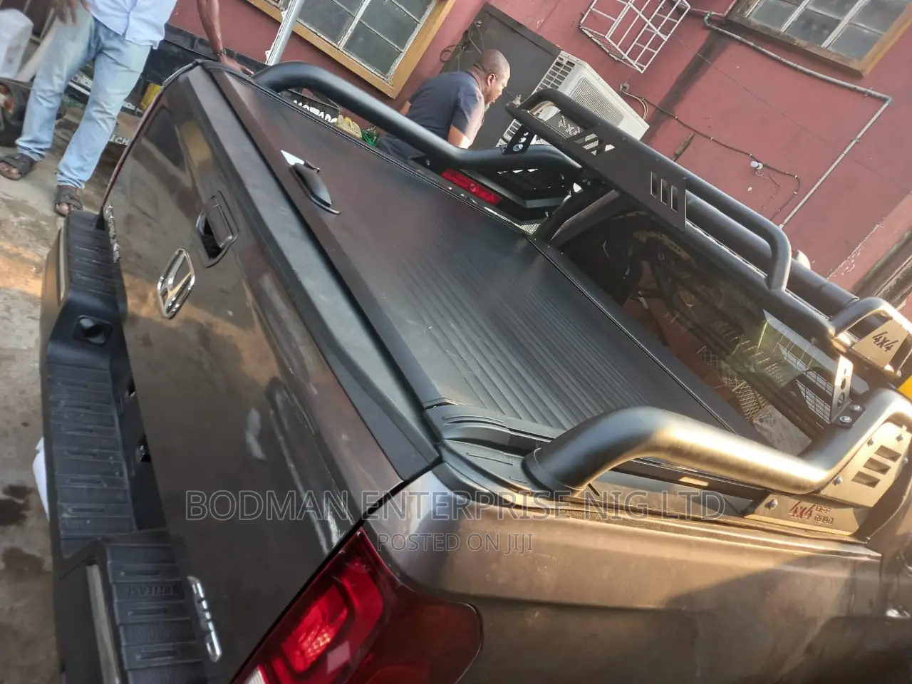 Rolling Boot Cover With Complete Rugged Off Road Spoiler *