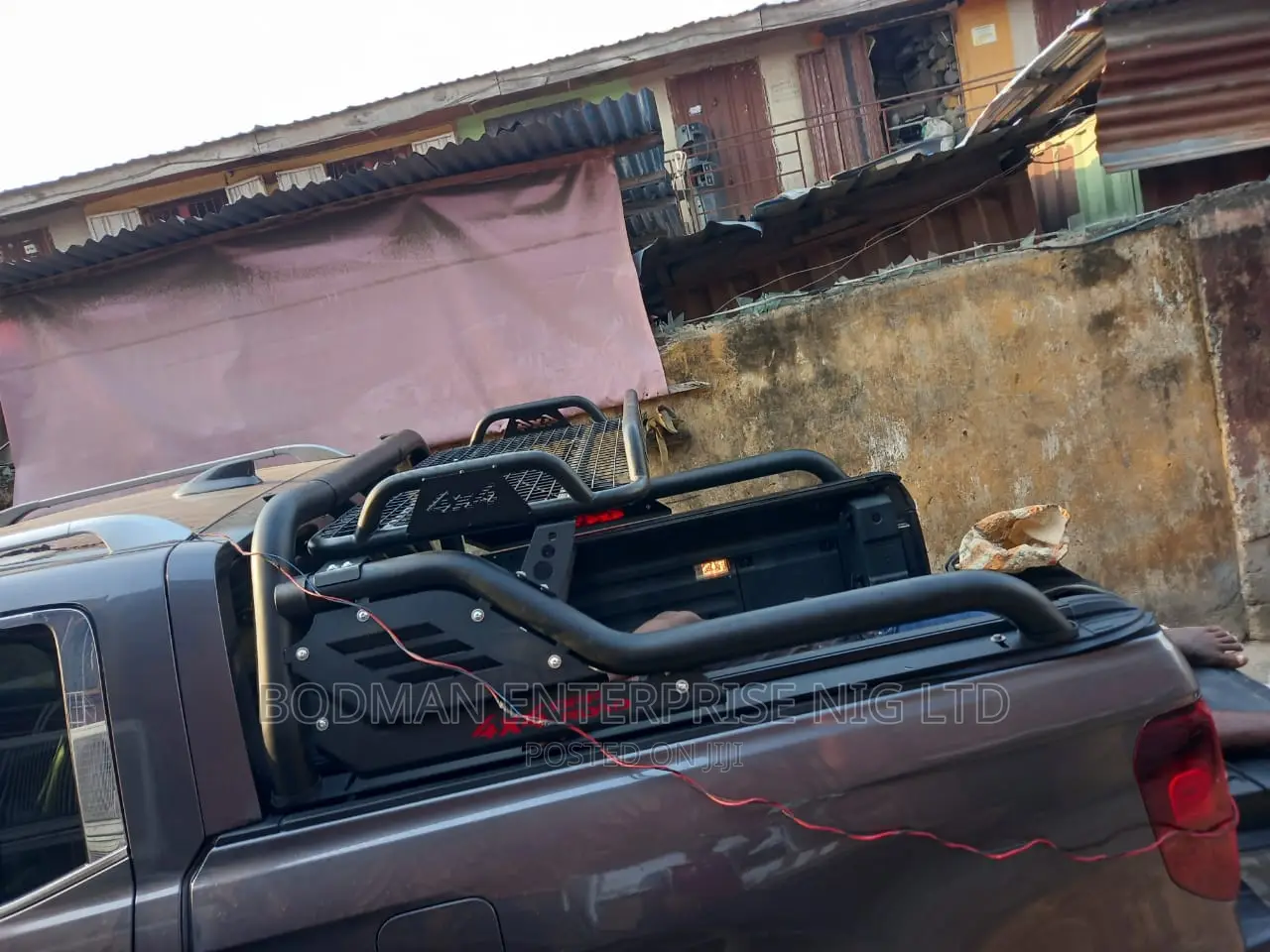 Rolling Boot Cover With Complete Rugged Off Road Spoiler *