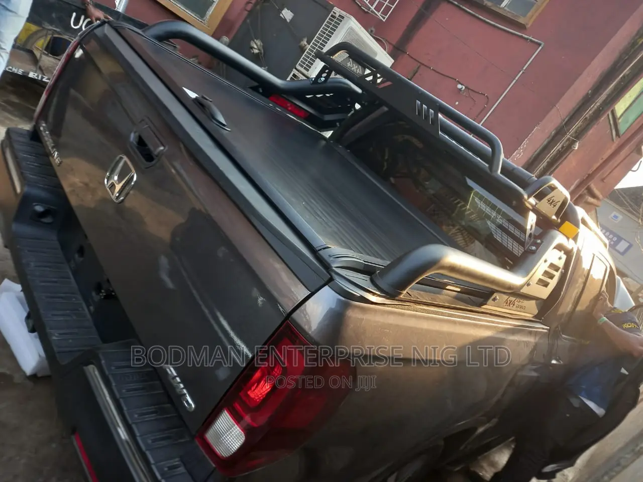 Rolling Boot Cover With Complete Rugged Off Road Spoiler *