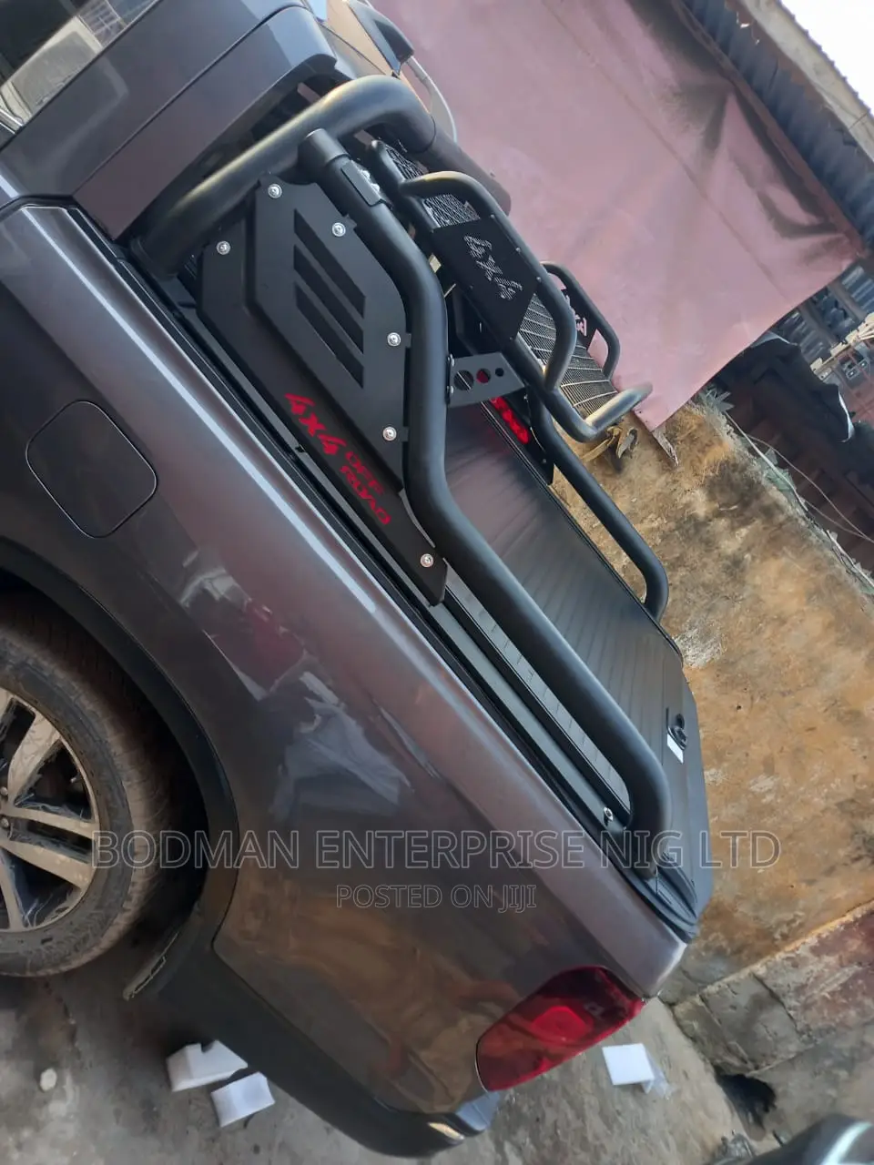 Rolling Boot Cover With Complete Rugged Off Road Spoiler *