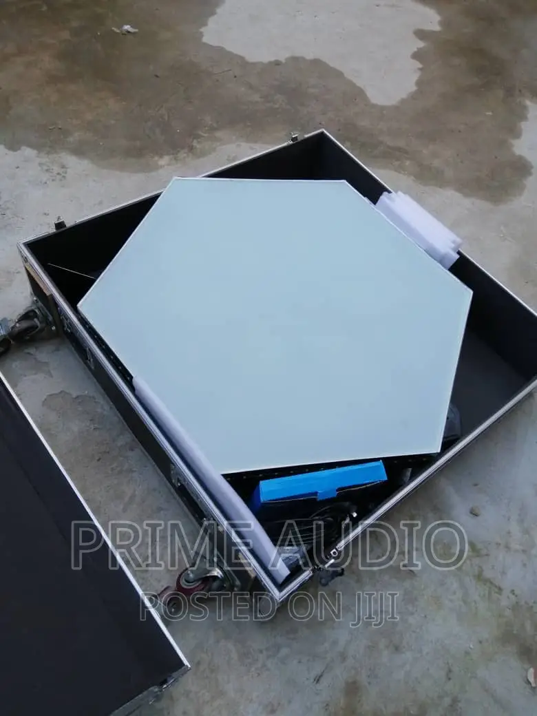 360 Photo Booth Rotating Machine (360 Photobooth)