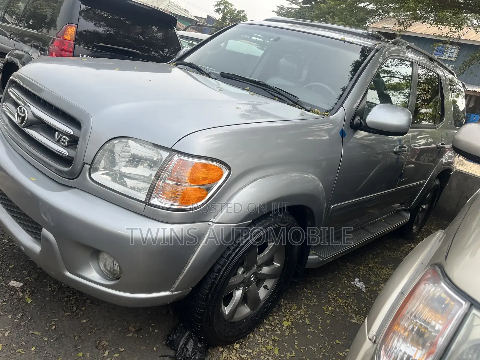 Toyota Sequoia 2004 Silver