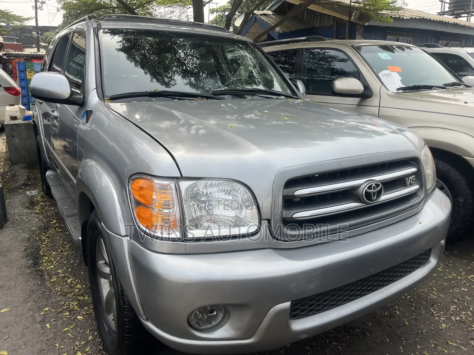 Toyota Sequoia 2004 Silver