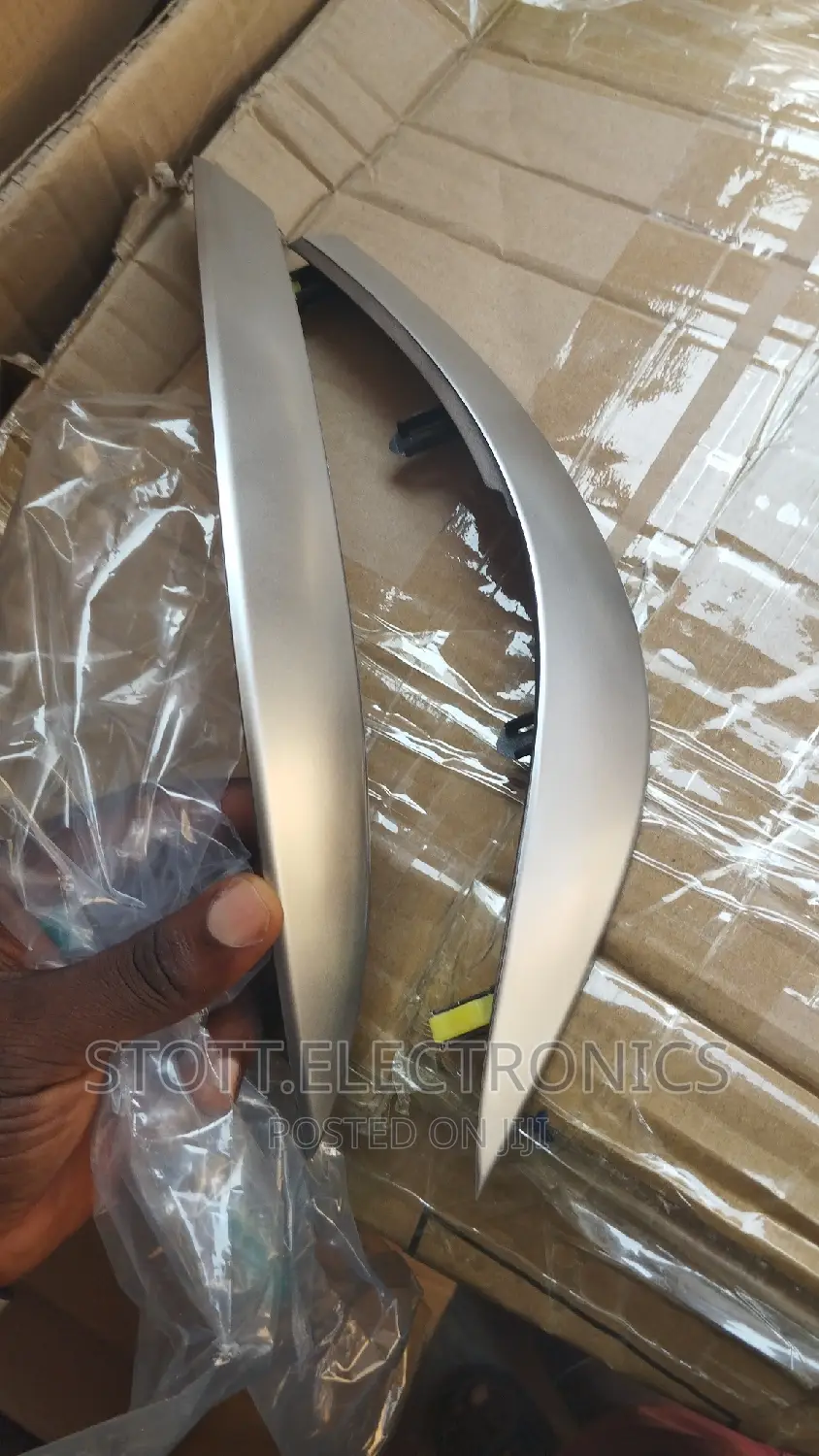 Toyota Corolla 08 Silver Chrome for the Dashboard