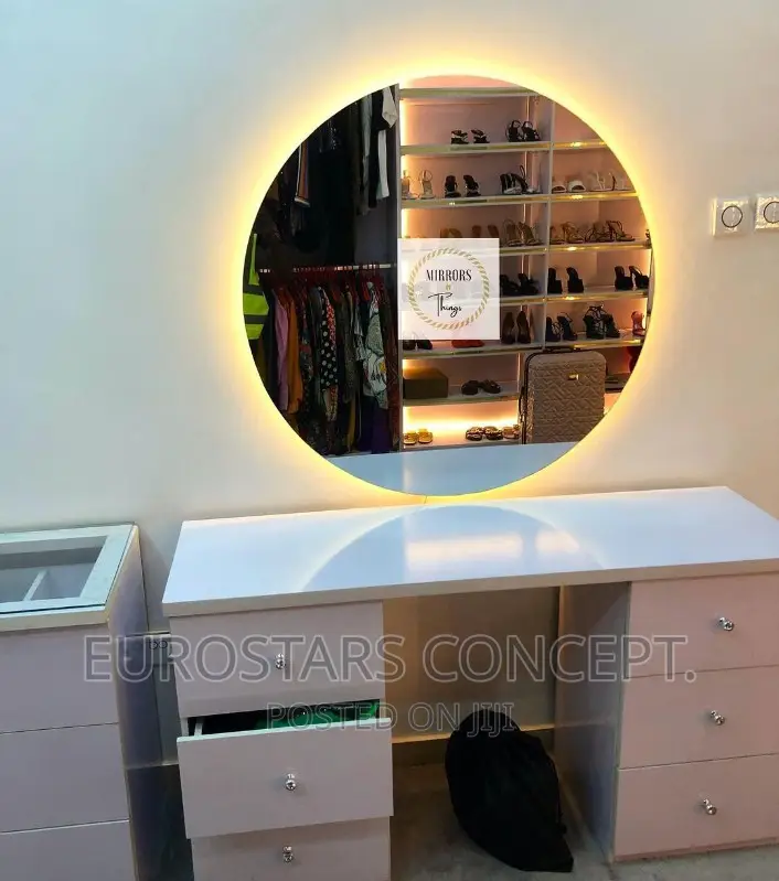 Round Plain Mirror With Led Lights