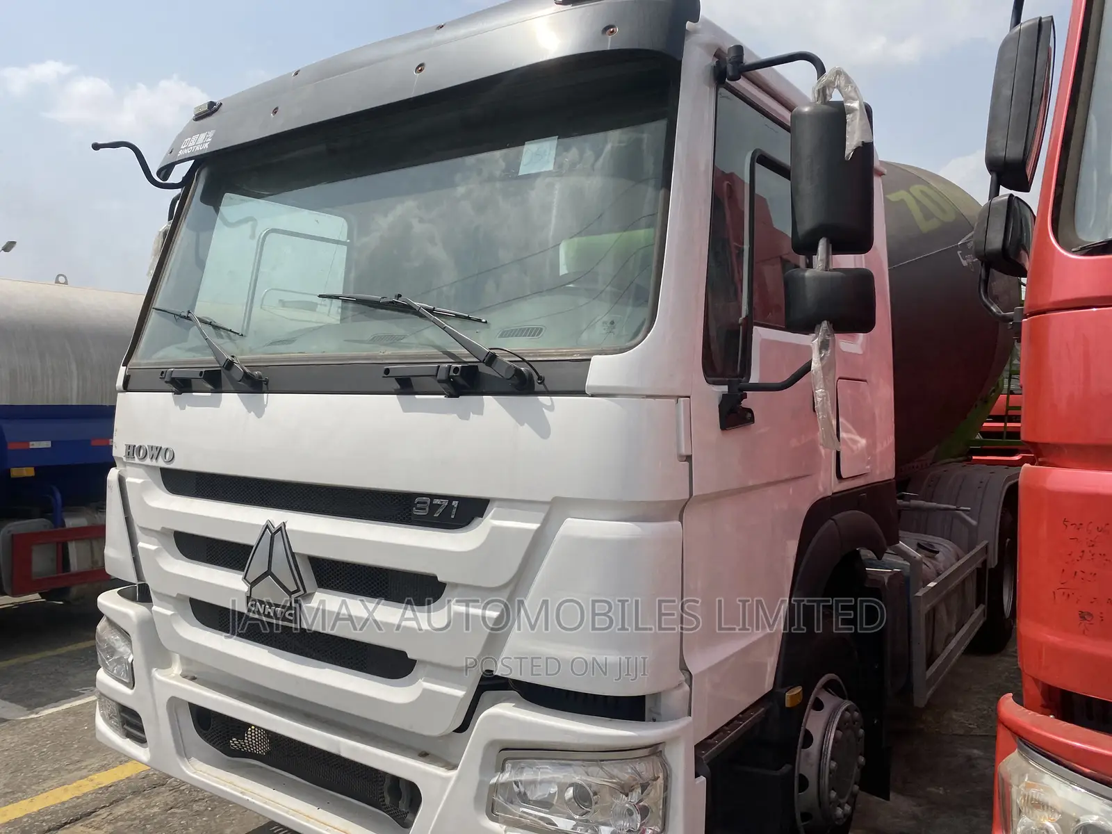 Howo 371 Concrete Cement Mixer, White