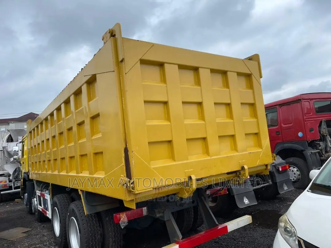 Howo Sinotruck 12 Tyres Yellow