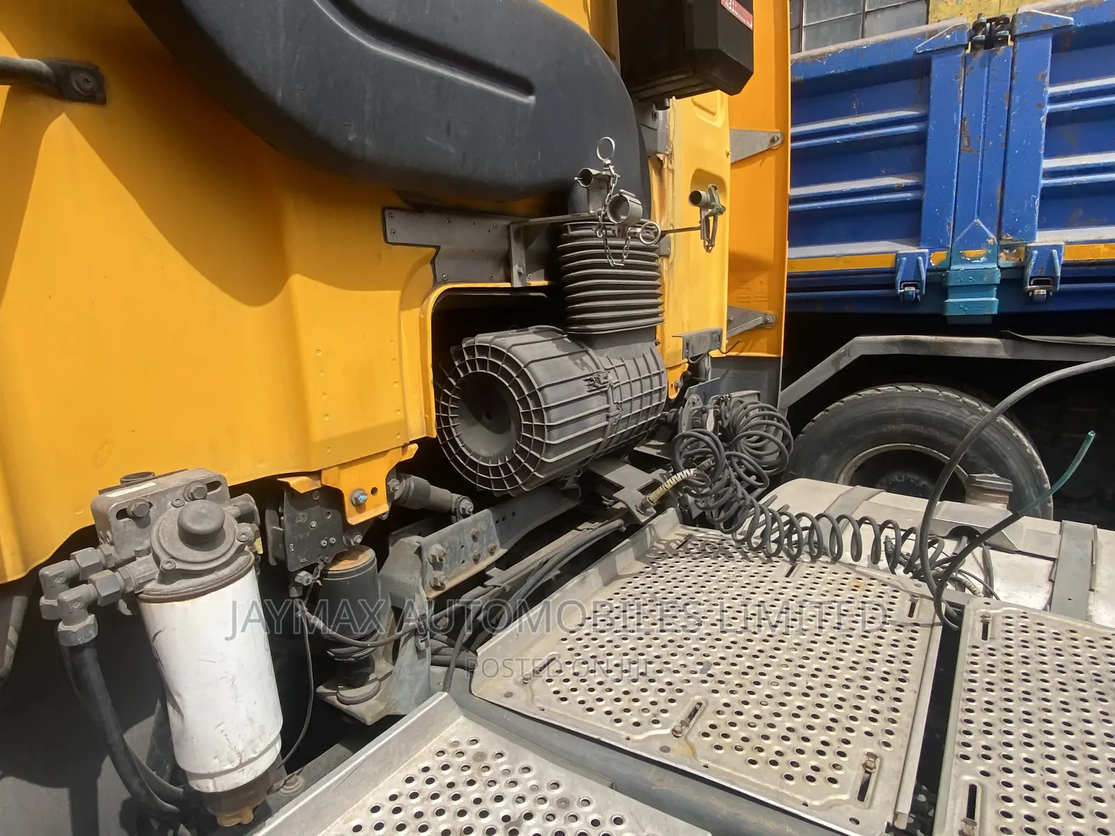 DAF Cf85 Yellow