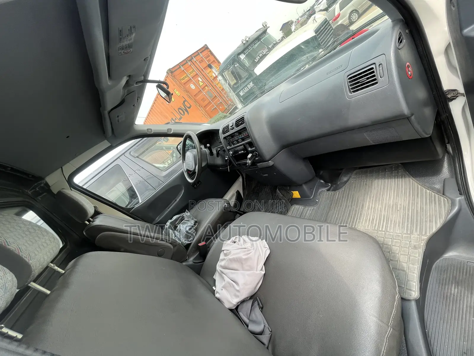Toyota HiAce 2005 White