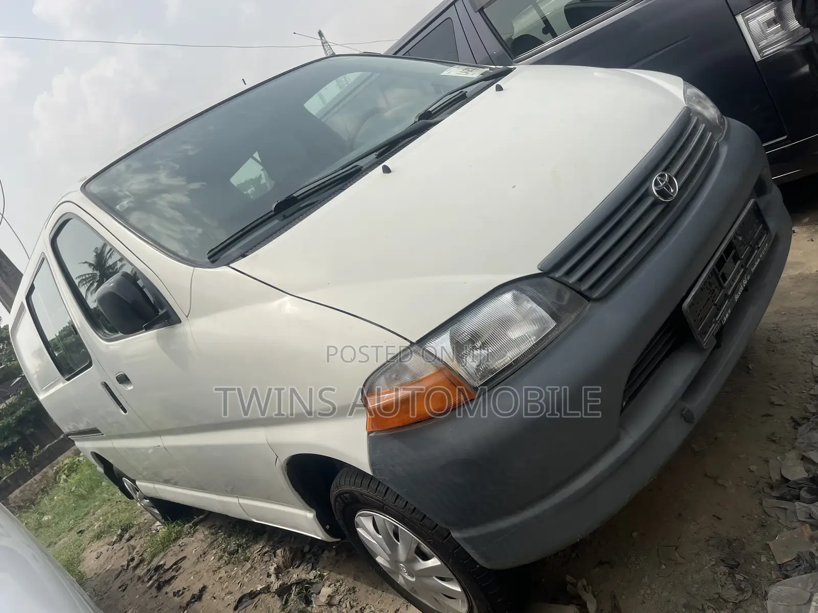 Toyota HiAce 2005 White