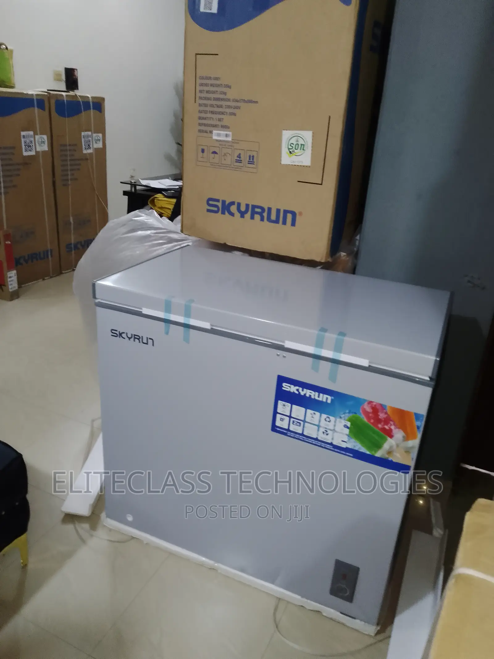 Skyrun Gray Chest Freezer (BD-200A) 200 Litres