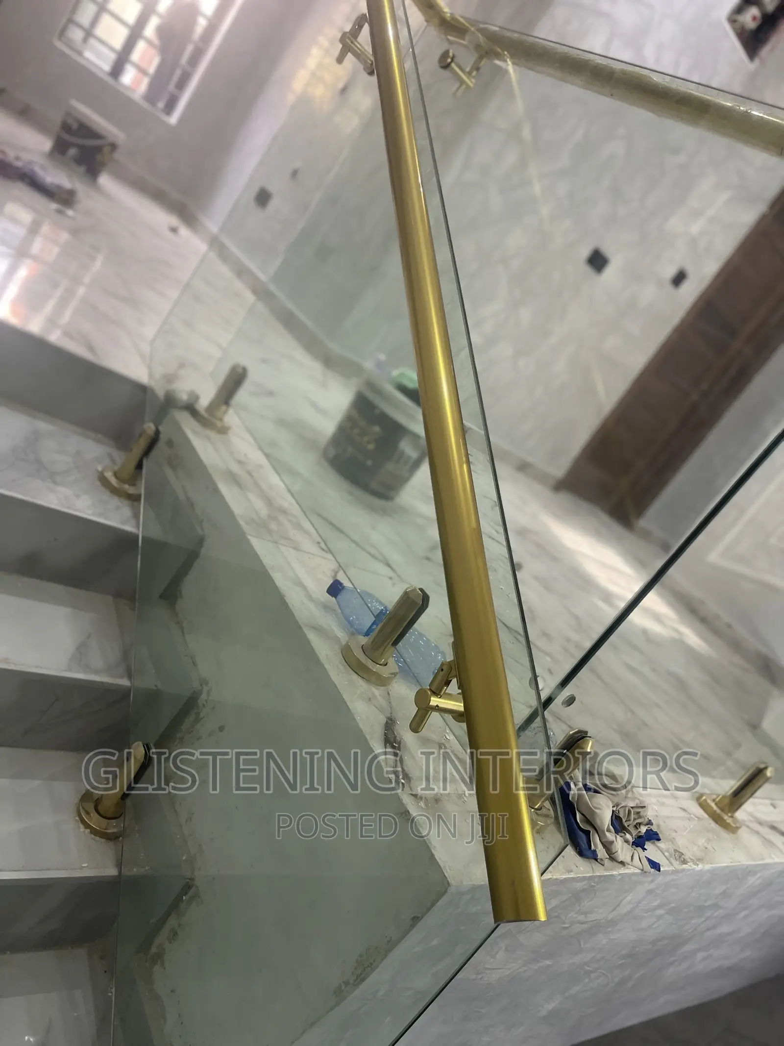 Staircase 10mm Design With a Gold Accessories