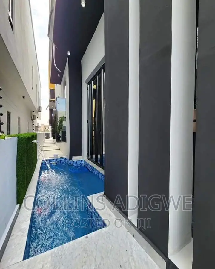 5bdrm Duplex in Osapa London for sale