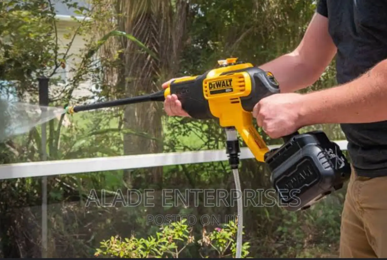 Dewalt 118v Industrial High Pressure Washer X 2 Batteries