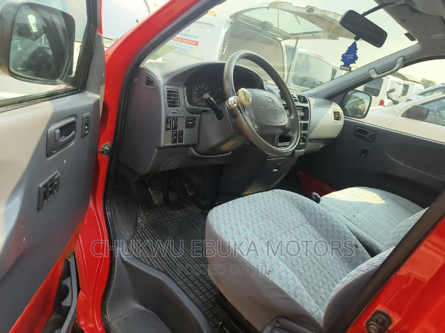 Toyota HiAce 2003 Red